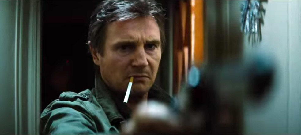 Liam Neeson w filmie Nocny pościg mierzy z broni - recenzja